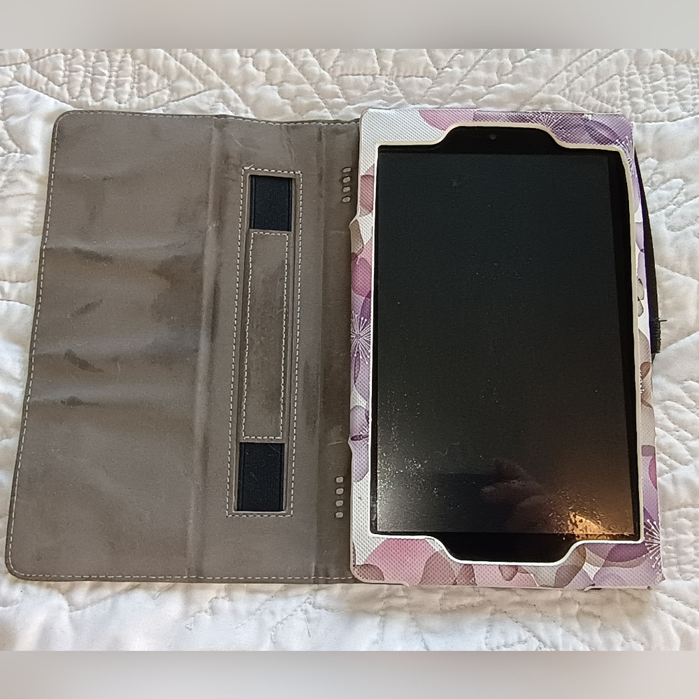 Amazon Fire HD 8 (7th Generation) tablet & Floral Case.
